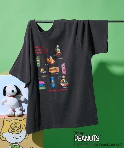 FREAK'S STORE(フリークスストア)の「PEANUTS トイ フォトプリントTシャツ/ピーナッツ/スヌーピー(Tシャツ/カットソー・レディース・オフホワイト/チャコールグレー・フリ-)」の2枚目の写真