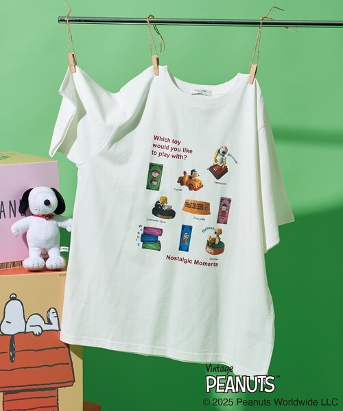 FREAK'S STORE(フリークスストア)の「PEANUTS トイ フォトプリントTシャツ/ピーナッツ/スヌーピー(Tシャツ/カットソー・レディース・オフホワイト/チャコールグレー・フリ-)」の3枚目の写真