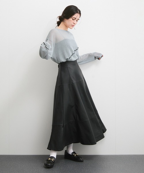 le cercle ADAM ET ROPE'(ルセルクルアダムエロペ)の「アシメメローシアーニット(ニット/セーター・レディース・ブラウン系その他/ライトグレー/キナリ・FREE)」の14枚目の写真