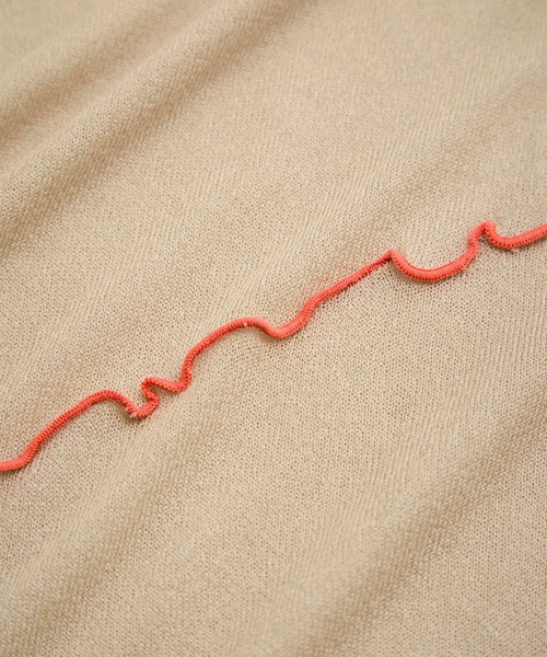 le cercle ADAM ET ROPE'(ルセルクルアダムエロペ)の「アシメメローシアーニット(ニット/セーター・レディース・ブラウン系その他/ライトグレー/キナリ・FREE)」の8枚目の写真