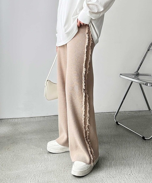 FIRST MOOD(ファーストムード)の「《FIRSTMOODコラボ》配色サイドフリンジリブニットパンツ(その他パンツ・レディース・ベージュ/ブラック・MEDIUM/LARGE)」の9枚目の写真