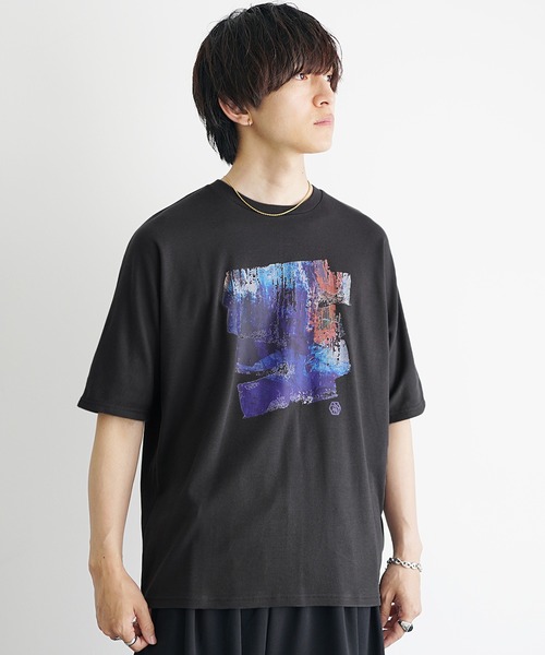 MinoriTY（マイノリティ）の「【MinoriTY】ソフトタッチ×厚手仕立てドルマンシルエットアブストラクトペインティンググラフィックTシャツ 半袖Tシャツ メンズ 夏服（Tシャツ/カットソー・メンズ・スミクロ/オフホワイト・L/M/S）」の2枚目の写真