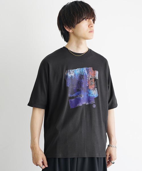 MinoriTY（マイノリティ）の「【MinoriTY】ソフトタッチ×厚手仕立てドルマンシルエットアブストラクトペインティンググラフィックTシャツ 半袖Tシャツ メンズ 夏服（Tシャツ/カットソー・メンズ・スミクロ/オフホワイト・L/M/S）」の3枚目の写真