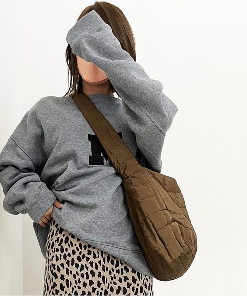 ARCADE(アーケード)の「オーバーサイズ ドロップショルダー 刺繍ロゴ スウェット -ARCADE Limited Line-(スウェット・レディース・ブラック/ホワイト/グレー・FREE)」の19枚目の写真