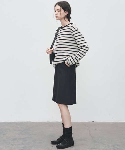 tageechita(タジチタ)の「【tageechita】2WAY タックプリーツ センタープレスミディスカート(スカート・レディース・ブラック/グレイッシュベージュ・S/M/L)」の4枚目の写真