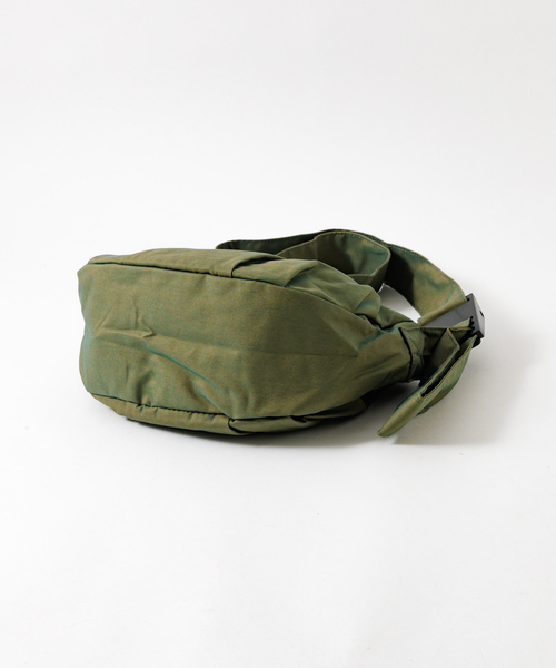 UNIVERSAL OVERALL(ユニバーサルオーバーオール)の「【UNIVERSAL OVERALL/ユニバーサルオーバーオール】HOBO ショルダー/ギャバジン ホーボーショルダー/バッグ/Mサイズ(ショルダーバッグ・レディース・カーキ/ベージュ・フリー)」の19枚目の写真