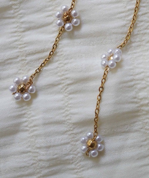 CERCA(チェルカ)の「saran jewelry /3つのお花 ロングチェーン ピアス(ピアス(両耳用)・レディース・ホワイト×シルバー/ホワイト×ゴールド・FREE)」の7枚目の写真
