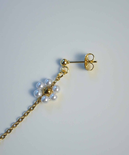 CERCA(チェルカ)の「saran jewelry /3つのお花 ロングチェーン ピアス(ピアス(両耳用)・レディース・ホワイト×シルバー/ホワイト×ゴールド・FREE)」の10枚目の写真