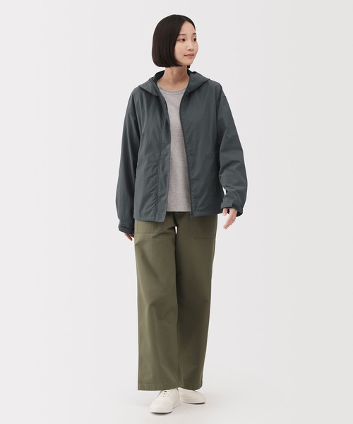 無印良品(ムジルシリョウヒン)の「婦人 撥水UVカットポケッタブルフードジャケット(その他アウター・レディース・グレー系/アイボリー/ブラウン系/ダークネイビー・S/M/L/XL)」の9枚目の写真