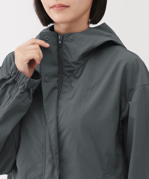 無印良品(ムジルシリョウヒン)の「婦人 撥水UVカットポケッタブルフードジャケット(その他アウター・レディース・グレー系/アイボリー/ブラウン系/ダークネイビー・S/M/L/XL)」の13枚目の写真