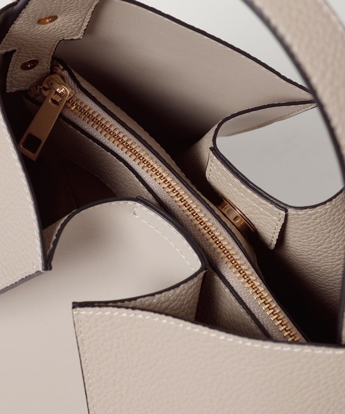 Andemiu（アンデミュウ）の「キリカエスクエアBAG586724（ハンドバッグ・レディース・アイボリー/ブラック/チョコ/ベージュ・FREE）」の17枚目の写真