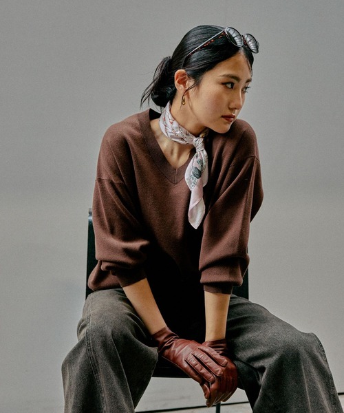 GLOBAL WORK（グローバルワーク）の「スウェットライクVネックプルオーバー/571342（スウェット・レディース・グレイッシュベージュ/グレー/スモークピンク/ブラック/ブラウン/ボルドー/ラベンダー・LARGE/MEDIUM/SMALL）」の3枚目の写真