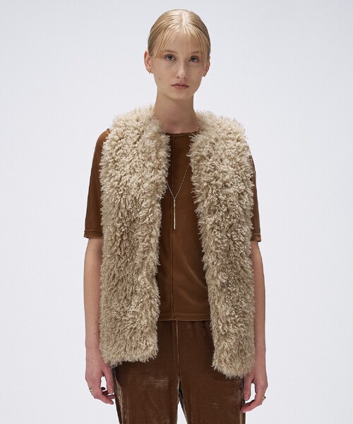 cloenc（クロエンス）の「【手洗い可】フェイクファージレ（ベスト・レディース・ナチュラル/ブラウン系・01/02）」の4枚目の写真