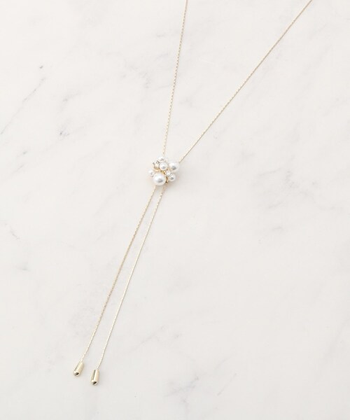 SHOO・LA・RUE（シューラルー）の「パール調ループタイネックレス（ネックレス・レディース・ピンクゴールド/ゴールド/シルバー・00）」の2枚目の写真