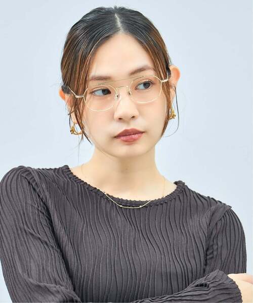 Zoff(ゾフ)の「【黒石奈央子さん コラボ】 Zoff|Naoko Kuroishi ウェリントン型 メガネ|ツーブリッジ メタル 眼鏡 伊達めがね 度付き(レンズ交換券付) ユニセックス おしゃれ(メガネ・レディース・ゴールド/ゴールド系その他/シルバー・FREE)」の3枚目の写真