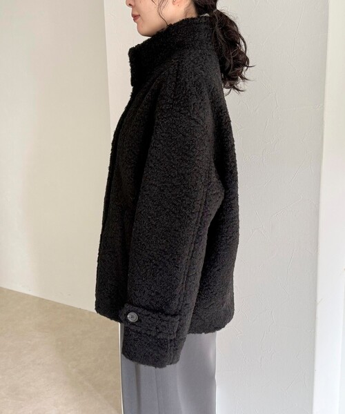 fredy emue（フレディエミュ）の「ループシャギースタンドカラーコート（その他アウター・レディース・ベージュ系その他/ブラック/オフホワイト・38）」の16枚目の写真