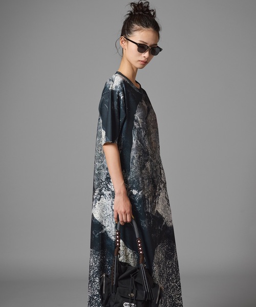 NON TOKYO（ノントーキョー）の「PRINT RIB HALF SLEEVE ONE-PIECE（ワンピース・レディース・ブラック×グレー/グリーン系/マルチ・2/1）」の2枚目の写真