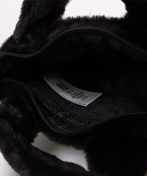 PUMA（プーマ）の「《PUMA》UP FAUX FUR ﾐﾆｼｮｯﾊﾟｰﾊﾞｯｸﾞ（ショルダーバッグ・レディース・ブラック/ライトブルー/グレー系その他・フリー）」の6枚目の写真