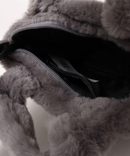 PUMA（プーマ）の「《PUMA》UP FAUX FUR ﾐﾆｼｮｯﾊﾟｰﾊﾞｯｸﾞ（ショルダーバッグ・レディース・ブラック/ライトブルー/グレー系その他・フリー）」の5枚目の写真