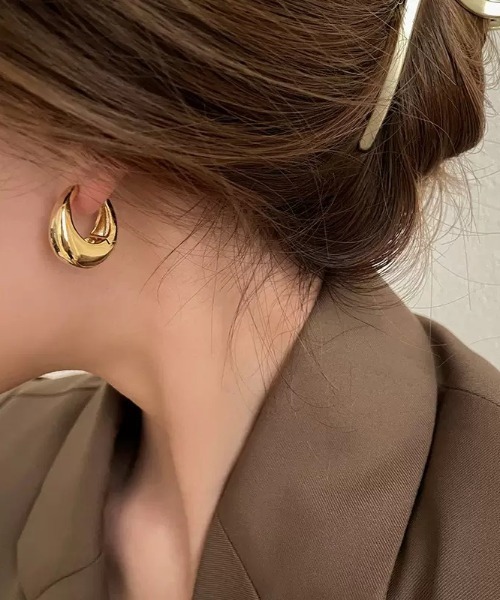 tood.(トード)の「【tood.】ミニニュアンスドロップフープピアス(ピアス(両耳用)・レディース・シルバー/ゴールド・FREE)」の2枚目の写真