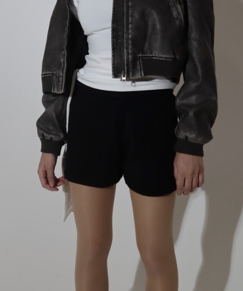ROGER AND RAW(ロジャーアンドロウ)の「ハイゲージニットショートパンツ(その他パンツ・レディース・グレー/ブラウン/ブラック・FREE)」の1枚目の写真