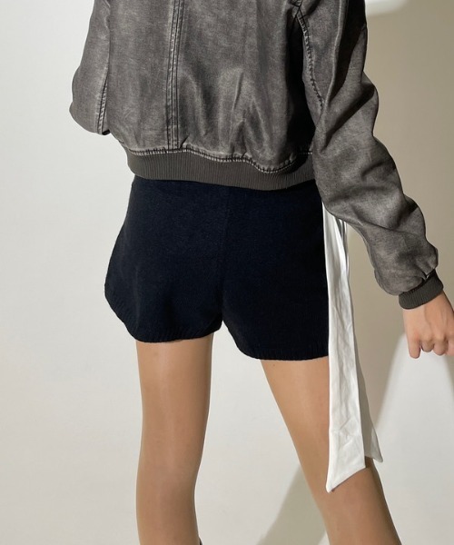 ROGER AND RAW(ロジャーアンドロウ)の「ハイゲージニットショートパンツ(その他パンツ・レディース・グレー/ブラウン/ブラック・FREE)」の5枚目の写真