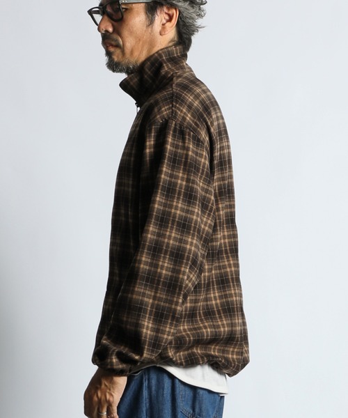The DUFFER of ST.GEORGE（ザダファーオブセントジョージ）の「STAND COLLAR PO CHECK SHIRTS：スタンドカラー プルオーバーシャツ シャツアウター（シャツ/ブラウス・メンズ・ブラウン/ネイビー・X-LARGE/LARGE/MEDIUM）」の7枚目の写真