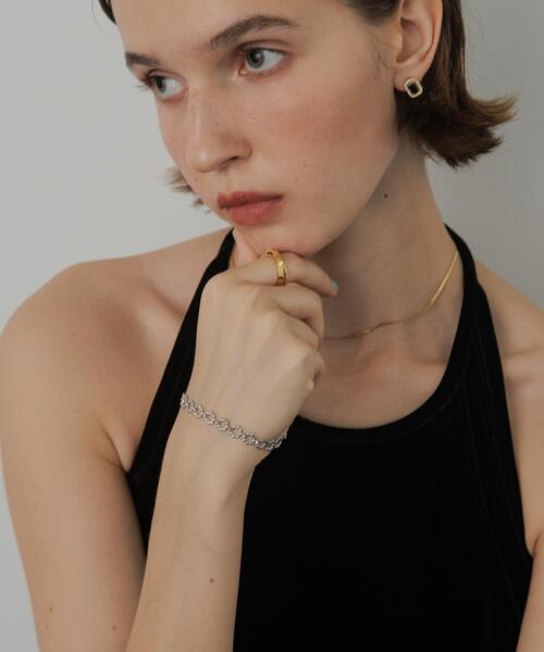 SMELLY（スメリー）の「ステンレスフラワーチェーンブレスレット（ブレスレット・レディース・シルバー・-）」の4枚目の写真