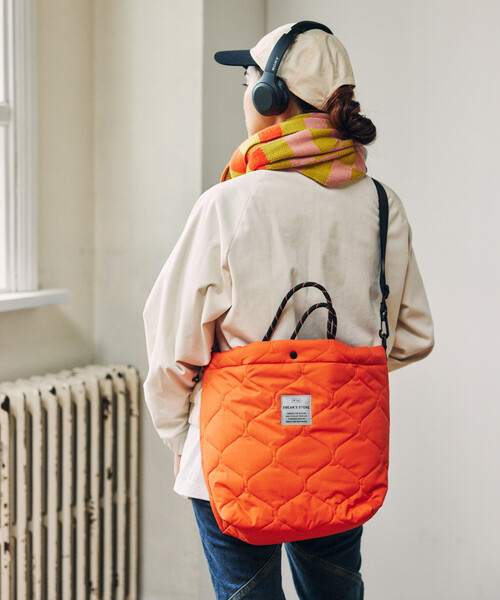 KiU（キウ）の「KiU×FREAK'S STORE/キウ×フリークスストア 別注 PADDED DAY TOTE BAG パデット デイトート バッグ 撥水（ショルダーバッグ・レディース・オレンジ/ブラウン/レオパード/ブラック・ONE SIZE）」の10枚目の写真