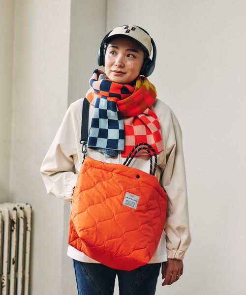 KiU（キウ）の「KiU×FREAK'S STORE/キウ×フリークスストア 別注 PADDED DAY TOTE BAG パデット デイトート バッグ 撥水（ショルダーバッグ・レディース・オレンジ/ブラウン/レオパード/ブラック・ONE SIZE）」の12枚目の写真