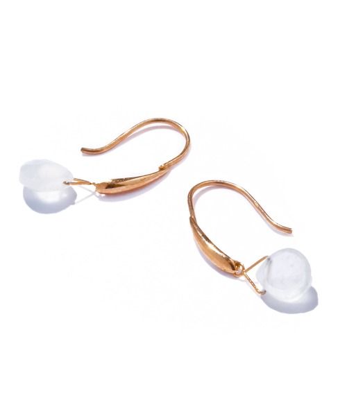 les bonbon(ルボンボン)の「【les bon bon】serendip moonstone pierce/セレンディップ ムーンストーン ピアス BOB842(ピアス(両耳用)・レディース・ゴールド・FREE)」の2枚目の写真
