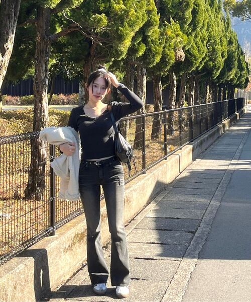 KHAKIPOINT（カーキポイント）の「Basic Bootcut Jeans (black)（デニムパンツ・レディース・その他・MEDIUM/LARGE/SMALL）」の9枚目の写真