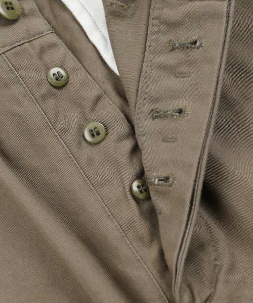 FRIZMWORKS(フリズムワークス)の「WASHED OFFICER CHINO PANTS _ MUD(その他パンツ・メンズ・その他・SMALL/MEDIUM/LARGE/X-LARGE)」の7枚目の写真