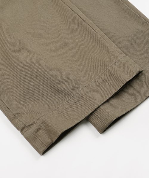 FRIZMWORKS(フリズムワークス)の「WASHED OFFICER CHINO PANTS _ MUD(その他パンツ・メンズ・その他・SMALL/MEDIUM/LARGE/X-LARGE)」の8枚目の写真