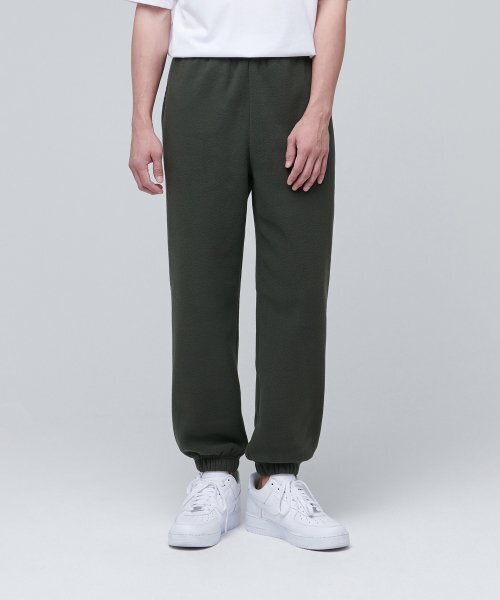 MUSINSA STANDARD(ムシンサスタンダード)の「フリーススウェットパンツ【ダスティカーキ】(スウェットパンツ・メンズ・その他・SMALL/MEDIUM/LARGE/X-LARGE/XX-LARGE)」の1枚目の写真