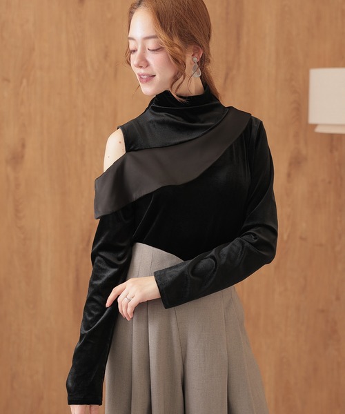 Lace Ladies(レースレディース)の「ハイネック ベロア フリル オープンショルダー トップス(その他トップス・レディース・ブラック・FREE)」の2枚目の写真