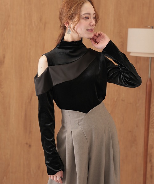 Lace Ladies(レースレディース)の「ハイネック ベロア フリル オープンショルダー トップス(その他トップス・レディース・ブラック・FREE)」の5枚目の写真