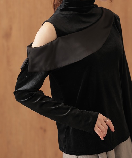 Lace Ladies(レースレディース)の「ハイネック ベロア フリル オープンショルダー トップス(その他トップス・レディース・ブラック・FREE)」の4枚目の写真