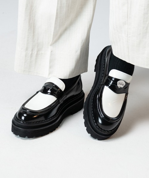 glamb（グラム）の「Guitarist Loafer / ギタリストローファー（ローファー・メンズ・ホワイト/ブラック・26.5/27.5/28.5）」の3枚目の写真