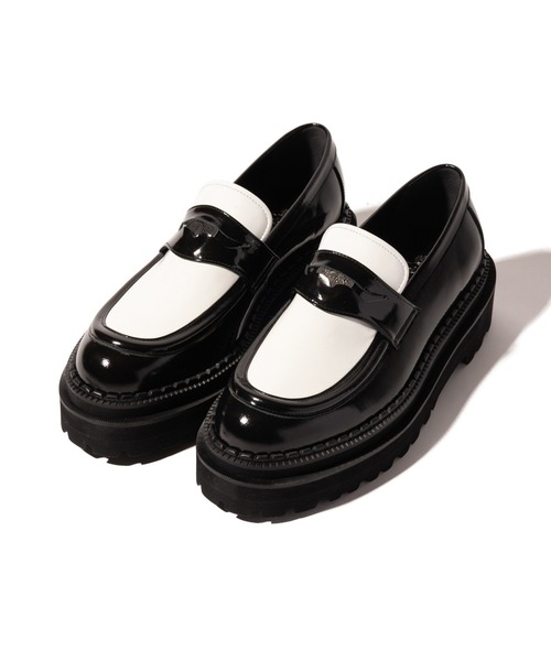 glamb（グラム）の「Guitarist Loafer / ギタリストローファー（ローファー・メンズ・ホワイト/ブラック・26.5/27.5/28.5）」の7枚目の写真