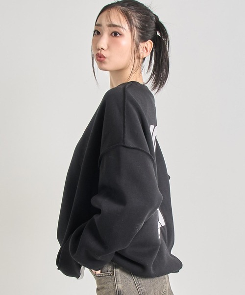 ANAP（アナップ）の「ANAPロゴ ハートポイント アウトシーム 裏起毛 スウェット プルオーバー 【 親子お揃い 】（スウェット・レディース・ライトグレー/ブラック・F）」の4枚目の写真