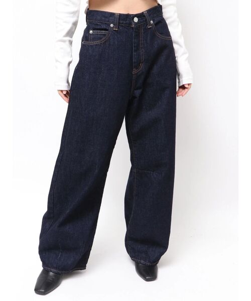 Ungrid（アングリッド）の「カーブルーズデニム（デニムパンツ・レディース・インディゴブルー・25inch/26inch/24inch）」の2枚目の写真