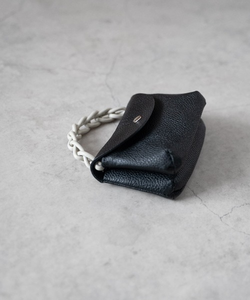 SENTI SHRINK LEATHER CHAIN HANDLE POUCH / シュリンクレザー