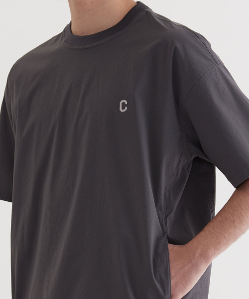 COVERNAT(カバーナット)の「テックナイロンベーシックTシャツ Charcoal(Tシャツ/カットソー・レディース・その他・X-SMALL/SMALL/MEDIUM/LARGE/X-LARGE/XX-LARGE)」の2枚目の写真