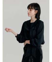 SAGE（セージ）の「アンバランスショルダータイドフリンジブラウス - ブラック（シャツ/ブラウス）」