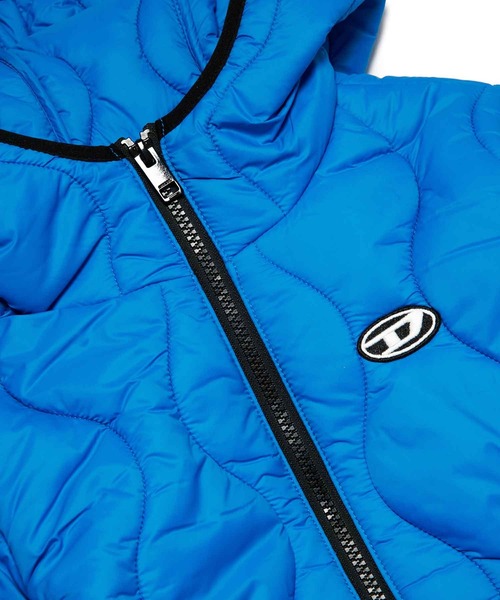 DIESEL KIDS(ディーゼルキッズ)の「DIESEL(ディーゼル)Kids & Junior ワンポイントブランドロゴフードキルティングジャケット(その他アウター・キッズ・グリーン/ライトイエロー/ブルー・4Y/6Y/12Y/14Y/8Y/10Y/16Y)」の8枚目の写真