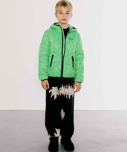 DIESEL KIDS(ディーゼルキッズ)の「DIESEL(ディーゼル)Kids & Junior ワンポイントブランドロゴフードキルティングジャケット(その他アウター・キッズ・グリーン/ライトイエロー/ブルー・4Y/6Y/12Y/14Y/8Y/10Y/16Y)」の9枚目の写真