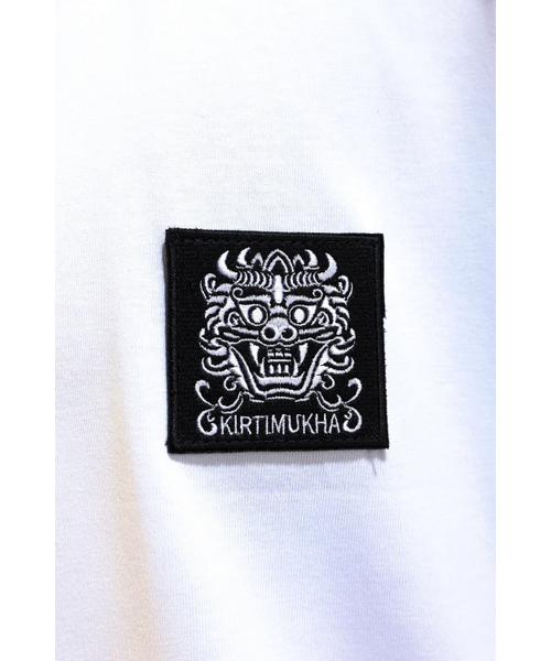 KIRTIMUKHA(キールティムカ)の「スクエア刺繍パッチルーズフィット半袖Tシャツホワイト(Tシャツ/カットソー・メンズ・その他・2/3)」の3枚目の写真