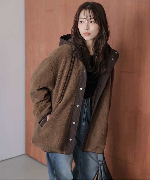 La-gemme（ラジェム）の「フードボアコート（ブルゾン・レディース・ブラウン/ベージュ/チャコール・フリー）」の2枚目の写真