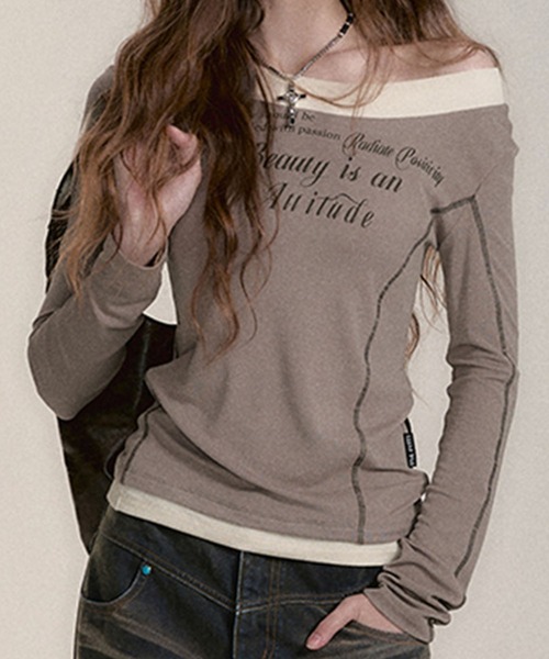 meJane(ミージェーン)の「レイヤード風 オフショルダートップス(Tシャツ/カットソー・レディース・グレイッシュベージュ・FREE)」の1枚目の写真
